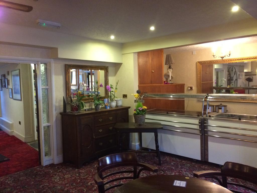 Half Moon Hotel Alford  エクステリア 写真