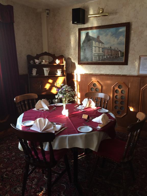 Half Moon Hotel Alford  エクステリア 写真