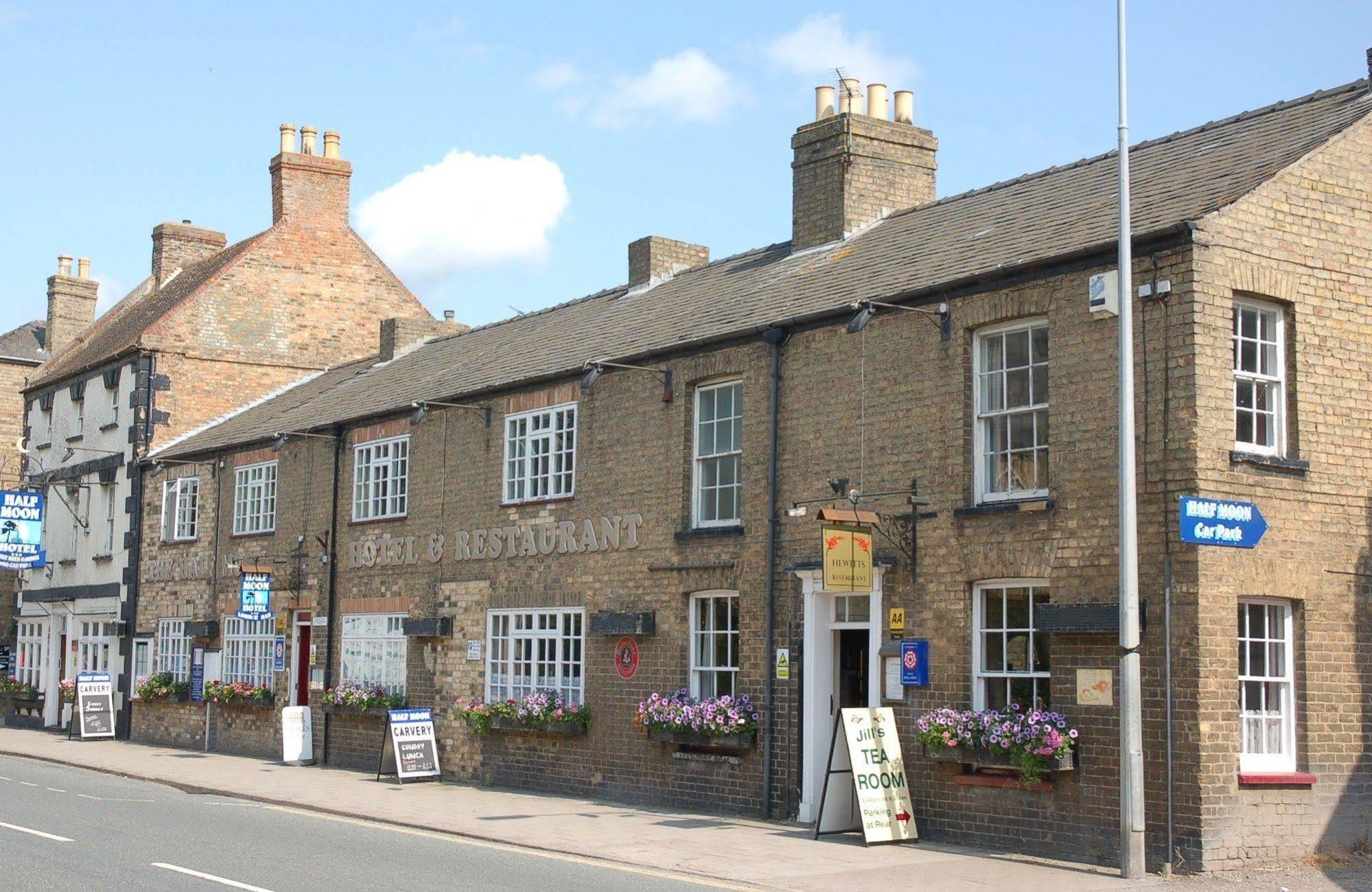 Half Moon Hotel Alford  エクステリア 写真