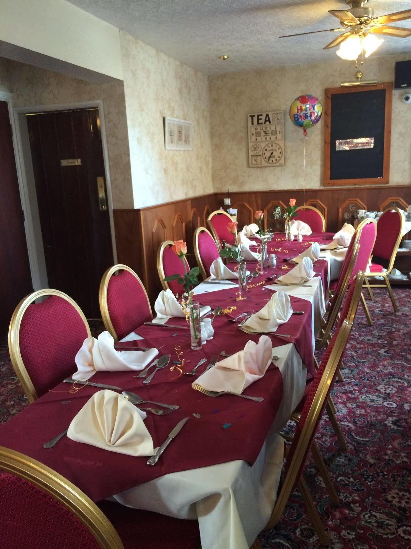 Half Moon Hotel Alford  エクステリア 写真