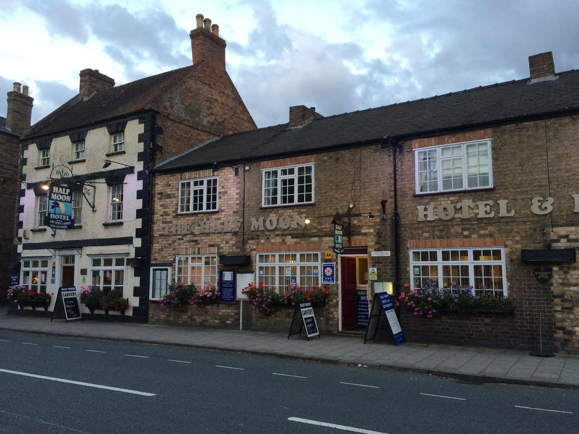 Half Moon Hotel Alford  エクステリア 写真