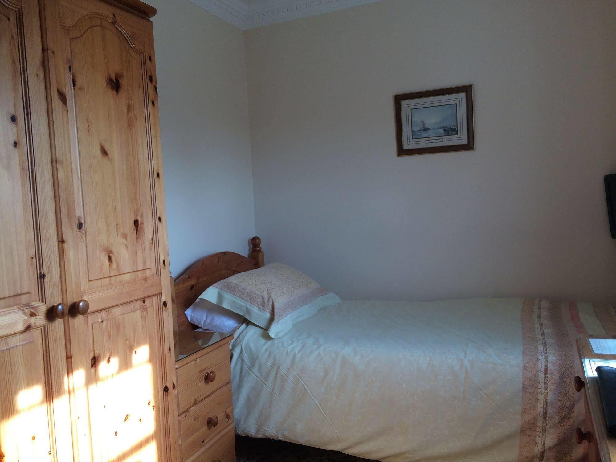 Half Moon Hotel Alford  エクステリア 写真
