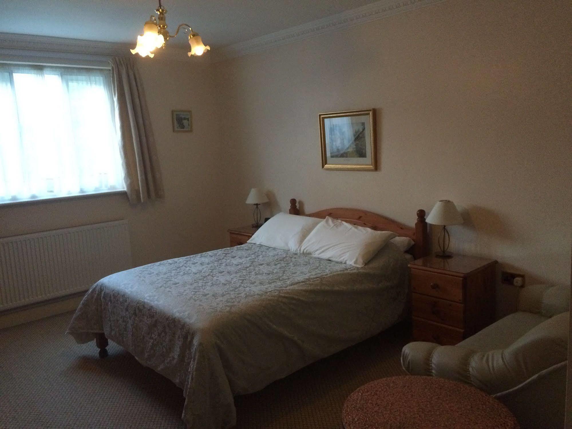 Half Moon Hotel Alford  エクステリア 写真