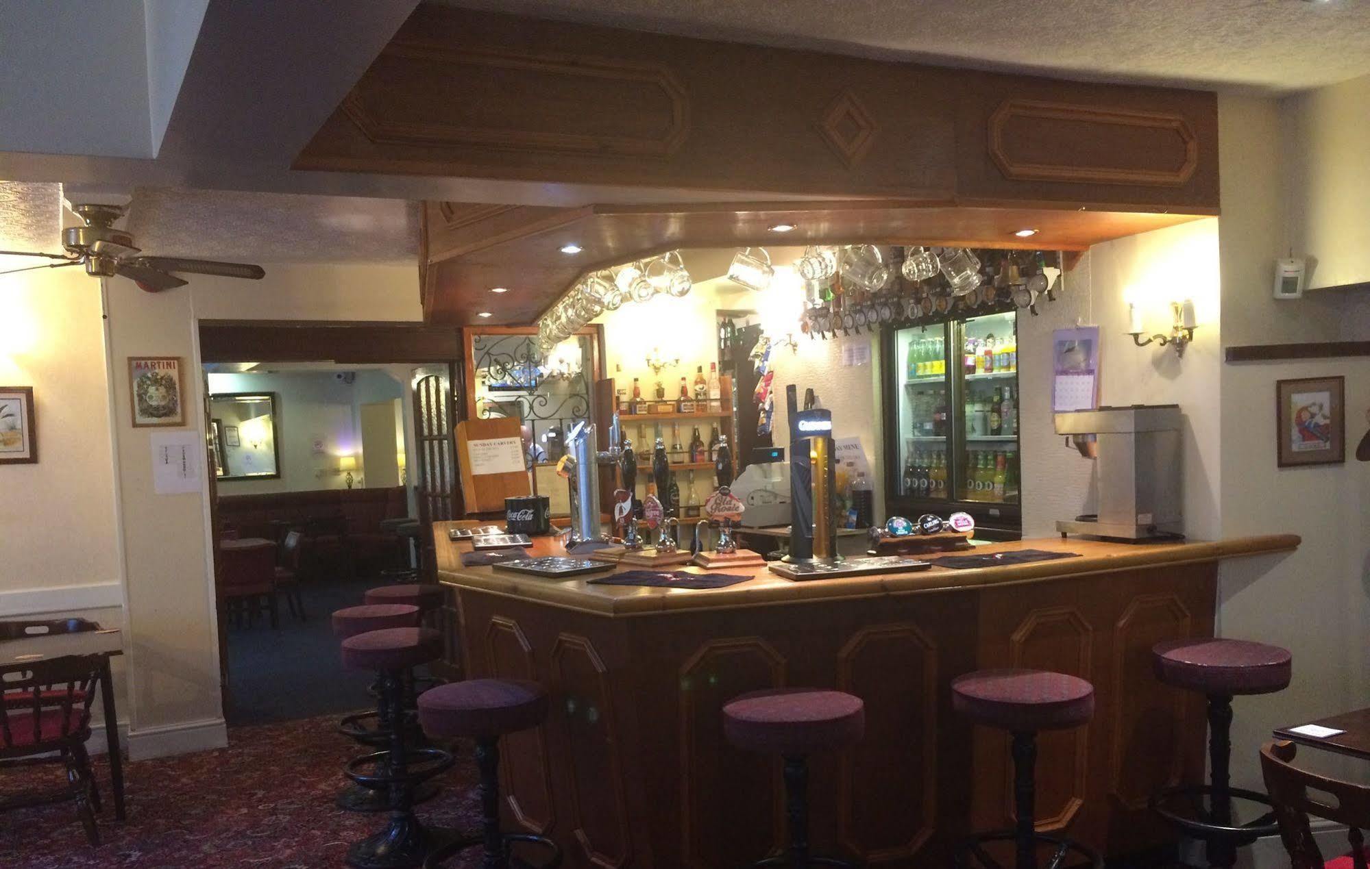 Half Moon Hotel Alford  エクステリア 写真